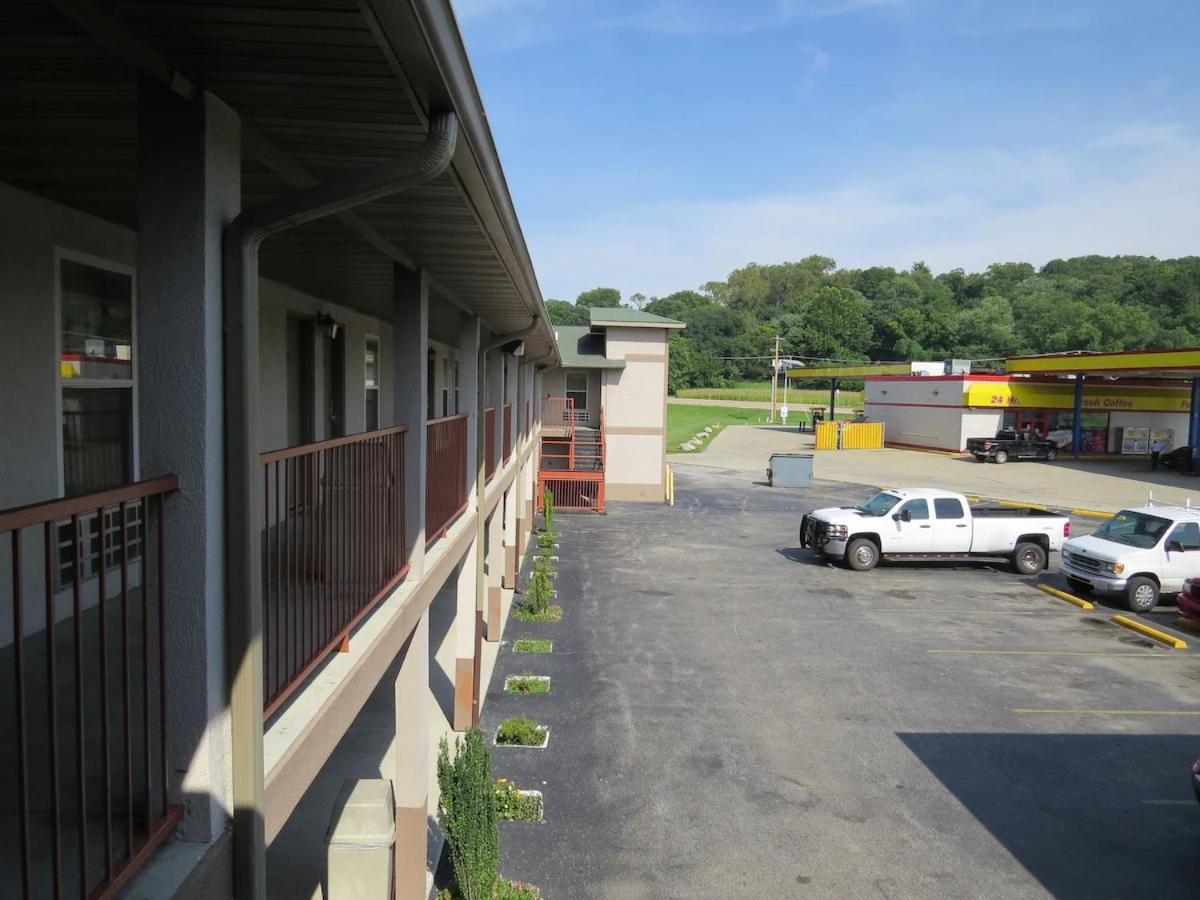 First Western Inn Caseyville Exterior foto